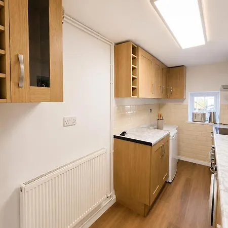 Modern 3 Bed Near M5 Free Street Parking Bristol