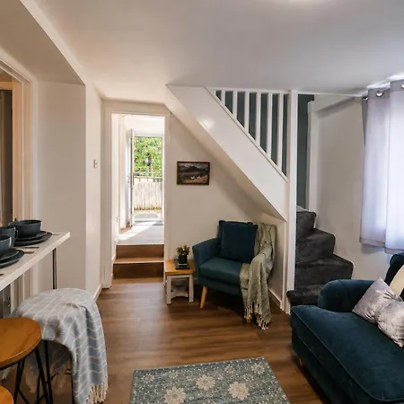Modern 3 Bed Near M5 Free Street Parking Сasa de vacaciones *