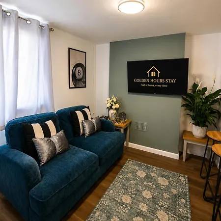 Modern 3 Bed Near M5 Free Street Parking Сasa de vacaciones Bristol