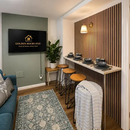 Сasa de vacaciones Modern 3 Bed Near M5 Free Street Parking *